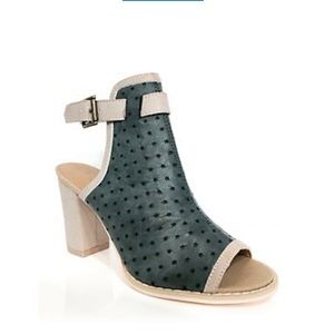 GROOVE STAR EMBOSSED CHUNKY SANDALS